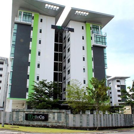 Tribeca Suites Kuching Exterior foto