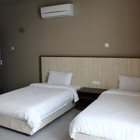 Tribeca Suites Kuching Exterior foto