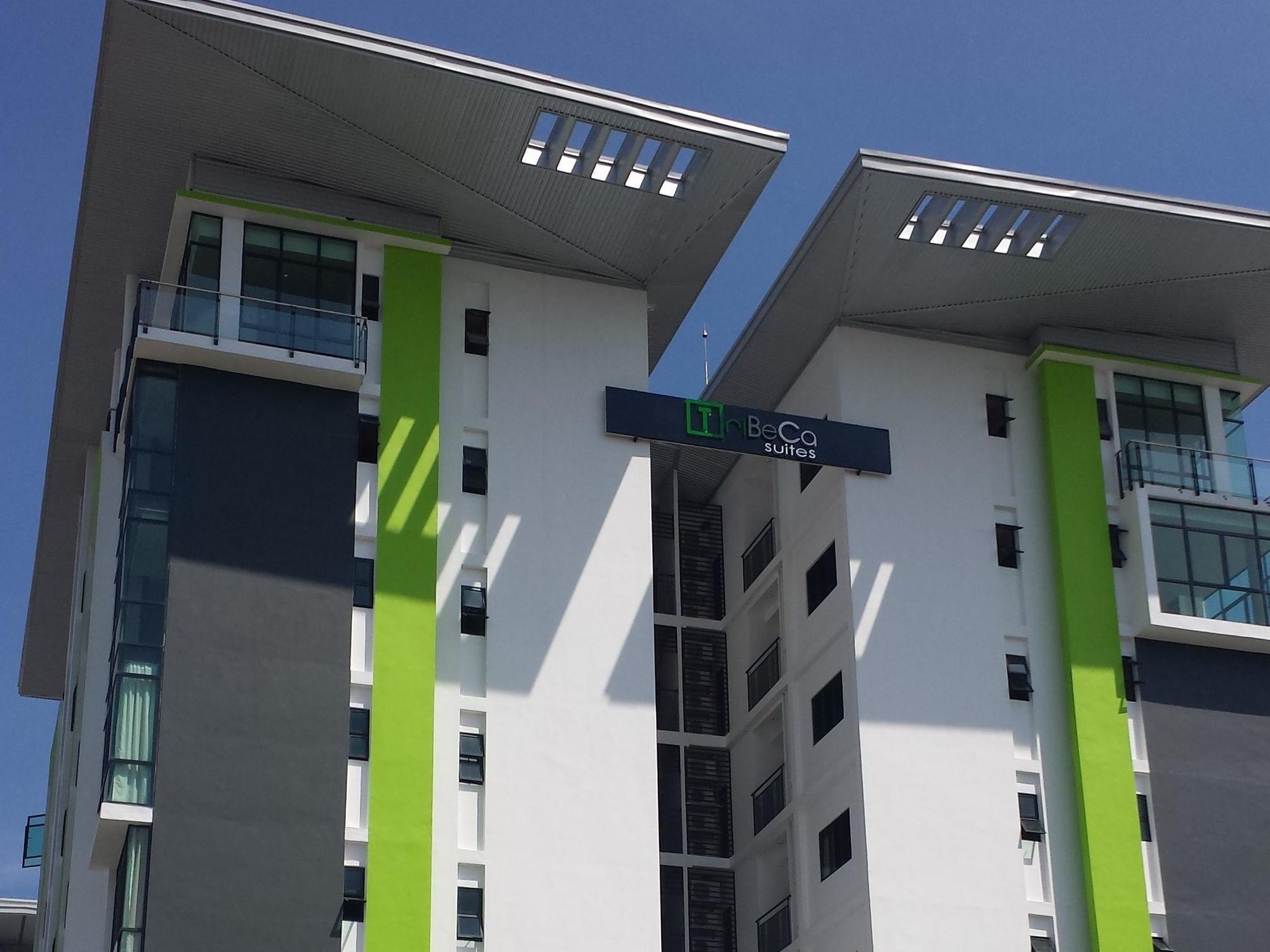 Tribeca Suites Kuching Exterior foto