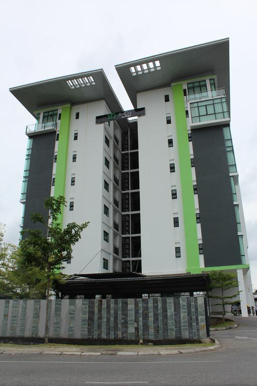 Tribeca Suites Kuching Exterior foto
