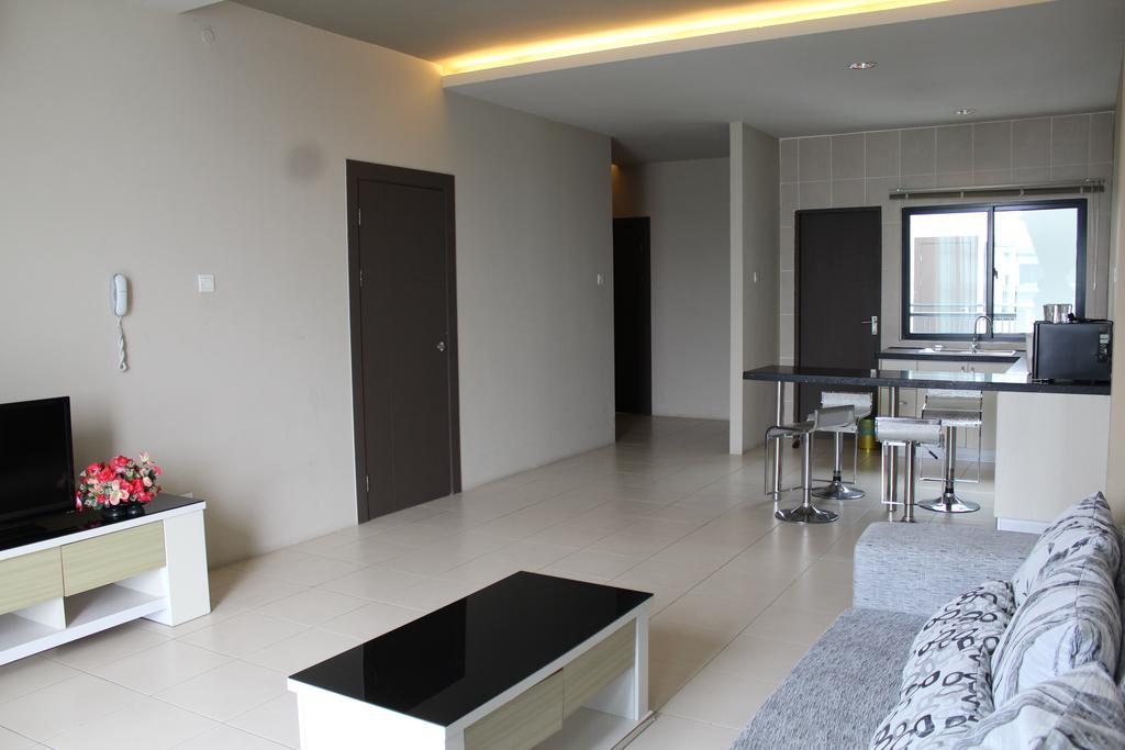 Tribeca Suites Kuching Exterior foto