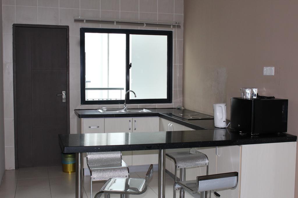 Tribeca Suites Kuching Exterior foto