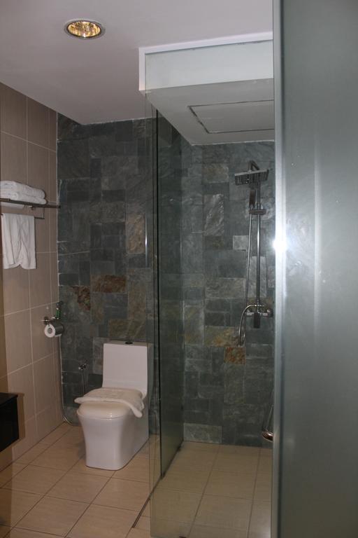 Tribeca Suites Kuching Exterior foto