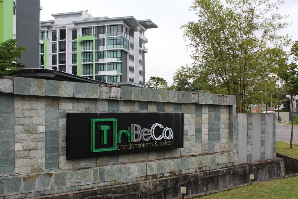 Tribeca Suites Kuching Exterior foto