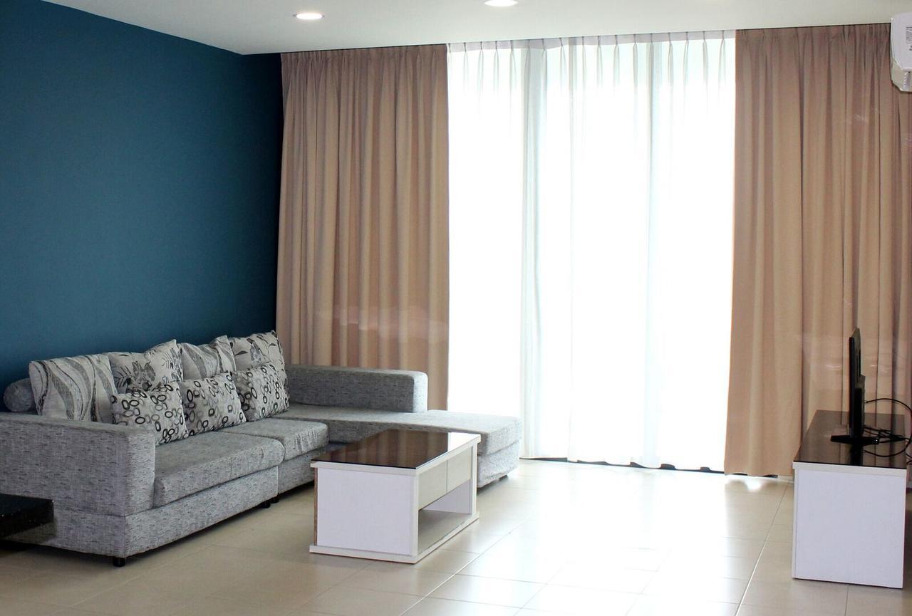 Tribeca Suites Kuching Exterior foto