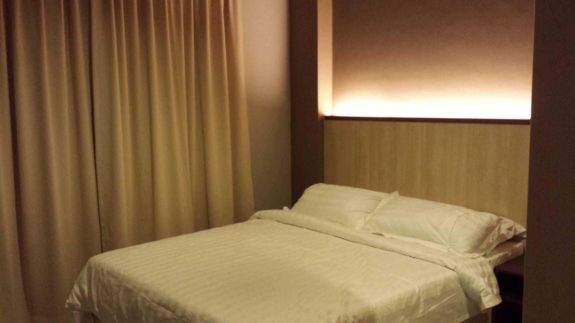 Tribeca Suites Kuching Exterior foto